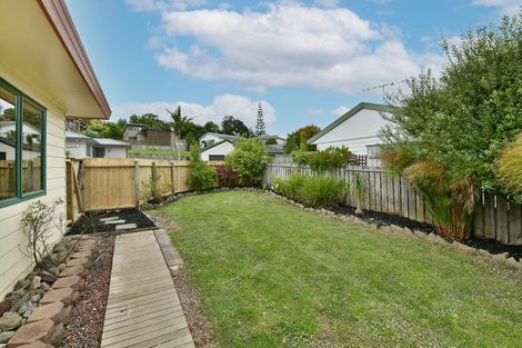 Photo of property in 1/12 Knott Road, Stanmore Bay, Whangaparaoa, 0932