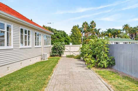Photo of property in 4 Russell Road, Marewa, Napier, 4110