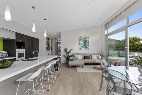 Photo of property in 8a Wairere Road, Torbay, Auckland, 0630