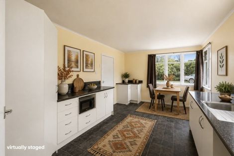 Photo of property in 4 Station Road, Hunterville, 4730