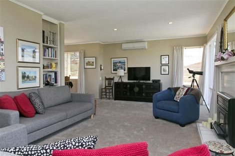 Photo of property in 14 Isobel Street, Acacia Bay, Taupo, 3330