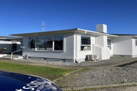 Photo of property in 4 Huia Place, Levin, 5510