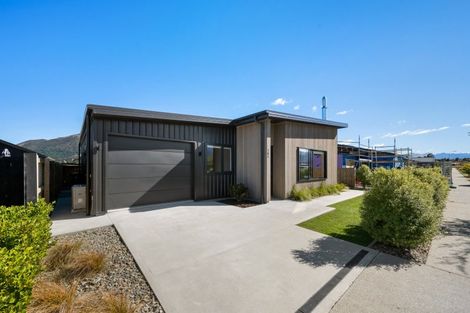 Photo of property in 181 Burdon Loop, Lake Hawea, 9382