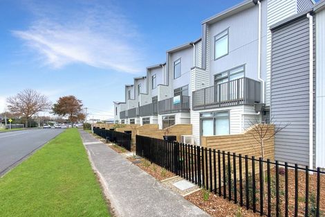 Photo of property in 588d Te Atatu Road, Te Atatu Peninsula, Auckland, 0610