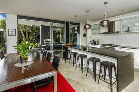 Photo of property in 33 Waiake Street, Torbay, Auckland, 0630