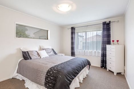 Photo of property in 13 Kahala Place, West Harbour, Auckland, 0618