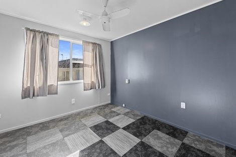 Photo of property in 115 Farquhar Road, Glendene, Auckland, 0602