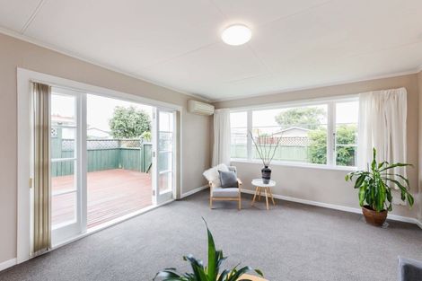Photo of property in 10 Chester Crescent, West End, Palmerston North, 4410