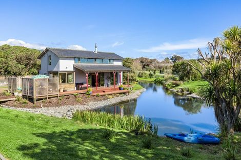 Photo of property in 106 Paetawa Road, Peka Peka, Waikanae, 5391