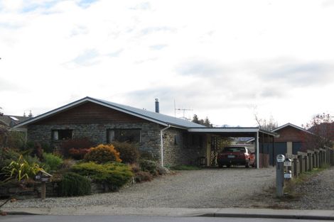 Photo of property in 16 Kuri Place, Wanaka, 9305