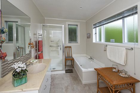 Photo of property in 2 Henry Street, Kensington, Whangarei, 0112