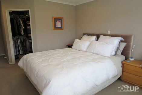 Photo of property in 22 Connemara Court, West Harbour, Auckland, 0618