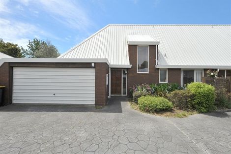 Photo of property in 2/76 Staveley Street, Avonhead, Christchurch, 8042
