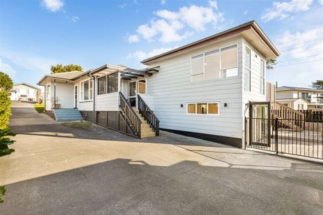 Photo of property in 123 Waimumu Road, Massey, Auckland, 0614
