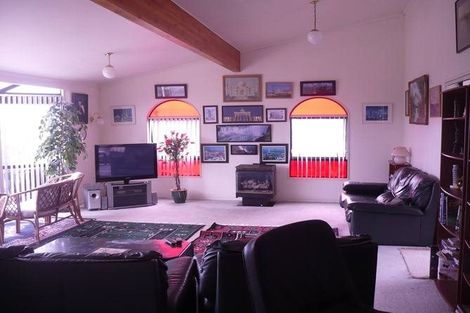 Photo of property in 28 Ronald Macken Place, Windsor Park, Auckland, 0632