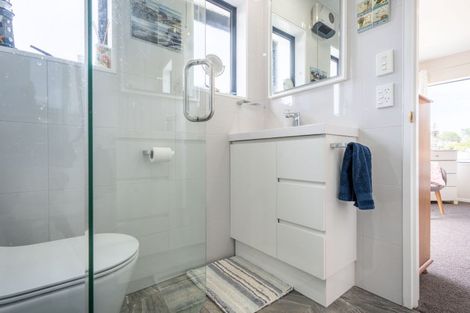 Photo of property in 11 Ruapehu Drive, Fitzherbert, Palmerston North, 4410