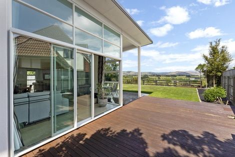 Photo of property in 19 Springdale Grove, Fitzherbert, Palmerston North, 4410