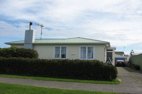 Photo of property in 17 Raupo Street, Castlecliff, Whanganui, 4501
