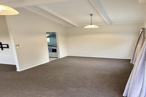 Photo of property in 21 William Hadlow Place, Hatfields Beach, Orewa, 0931