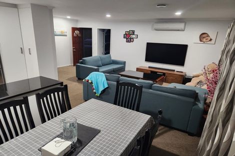 Photo of property in 2/34 Manuroa Road, Takanini, 2112