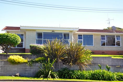 Photo of property in 17 Beach Road, Waihi Beach, 3611