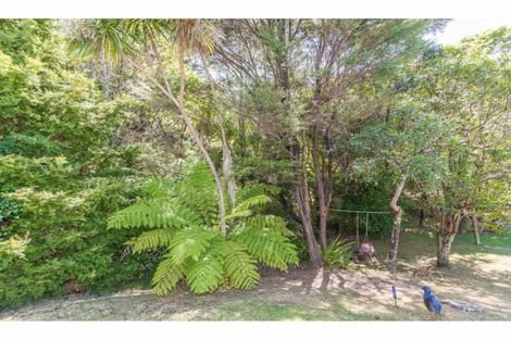 Photo of property in 1 Lancewood Avenue, Titirangi, Auckland, 0604