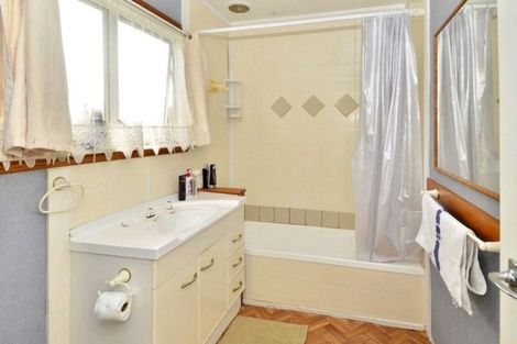 Photo of property in 1/4 Slim Place, Clendon Park, Auckland, 2103