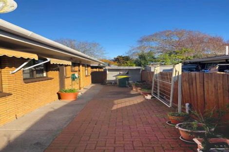 Photo of property in 2/1 Landscape Road, Papatoetoe, Auckland, 2025