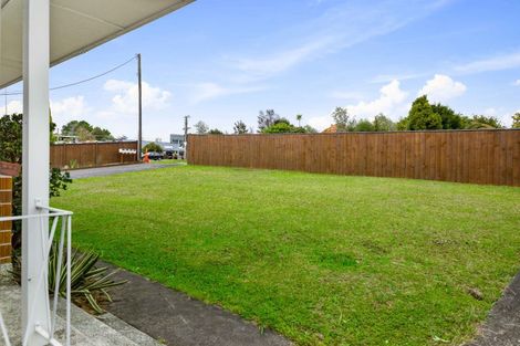 Photo of property in 1/305 Great North Road, Henderson, Auckland, 0612