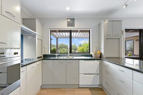 Photo of property in 9 Mohill Place, East Tamaki Heights, Auckland, 2016