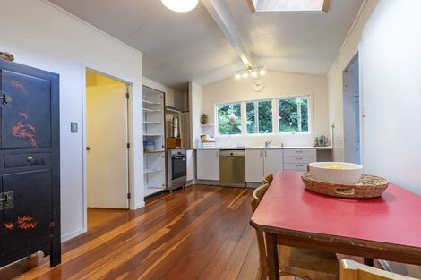 Photo of property in 122 Garden Road, Piha, New Lynn, 0772