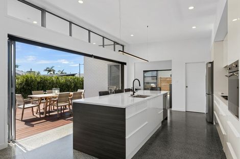 Photo of property in 2 Makura Drive, Papamoa Beach, Papamoa, 3118