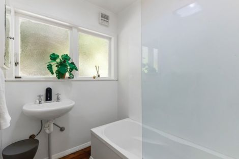 Photo of property in 123 Pinehaven Road, Pinehaven, Upper Hutt, 5019