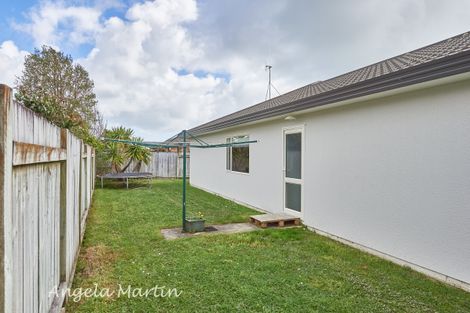 Photo of property in 18 Meridian Grove, Kelvin Grove, Palmerston North, 4414