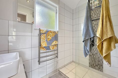 Photo of property in 1/40a Woodglen Road, Glen Eden, Auckland, 0602