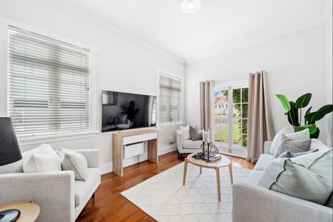 Photo of property in 3/7 Seaview Road, Northcote, Auckland, 0627
