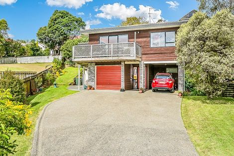 Photo of property in 1/10 Chedworth Drive, Glenfield, Auckland, 0629