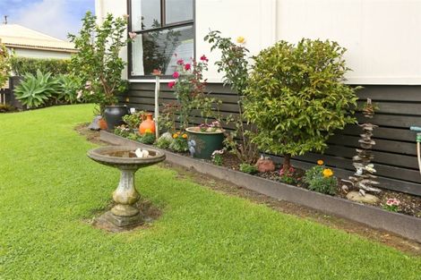 Photo of property in 2/88 Roberts Road, Te Atatu South, Auckland, 0610
