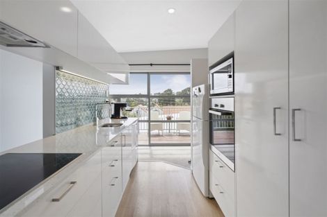 Photo of property in 14a Holiday Road, Stanmore Bay, Whangaparaoa, 0932