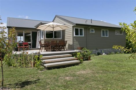 Photo of property in 14 Isobel Street, Acacia Bay, Taupo, 3330