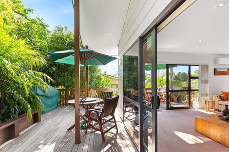 Photo of property in 2/19 Valley Road, Browns Bay, Auckland, 0630