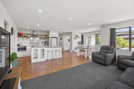 Photo of property in 15a Frederick Place, Whalers Gate, New Plymouth, 4310