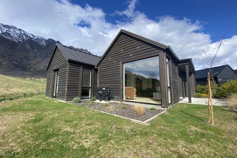 Photo of property in 2 Kotuku Lane, Jacks Point, Queenstown, 9371