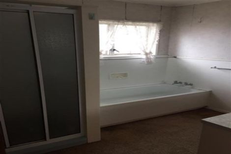 Photo of property in 2/28 Grande Vue Road, Hillpark, Auckland, 2102