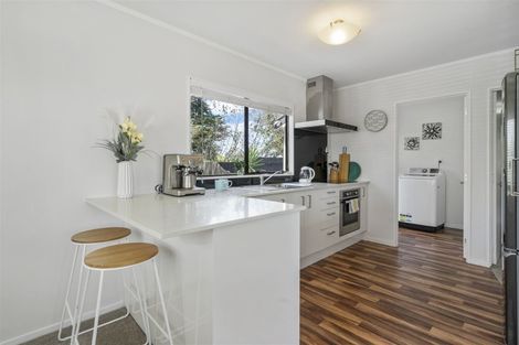 Photo of property in 2/23 Flaunty Place, West Harbour, Auckland, 0618