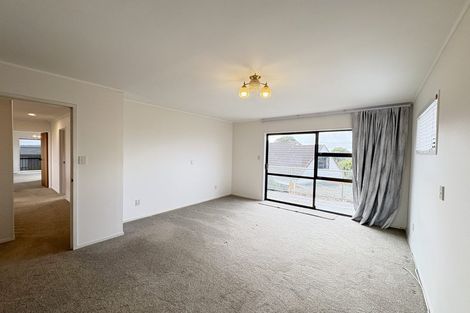 Photo of property in 2/90 Royal View Road, Te Atatu South, Auckland, 0610