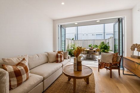 Photo of property in 12 Titoki Close, Matakana, 0985