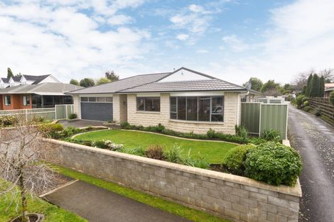 Photo of property in 28 Cedar Crescent, Feilding, 4702