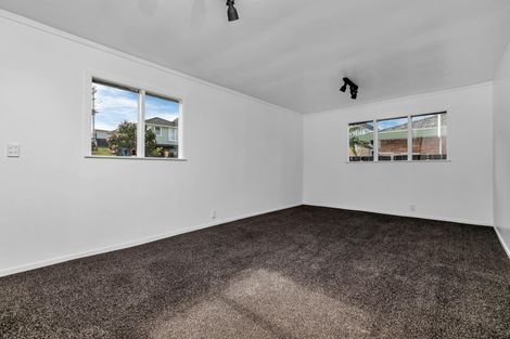 Photo of property in 16 Patts Avenue, Glendene, Auckland, 0602