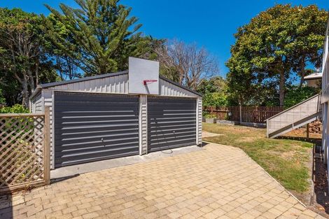 Photo of property in 198 Tutere Street, Waikanae Beach, Waikanae, 5036